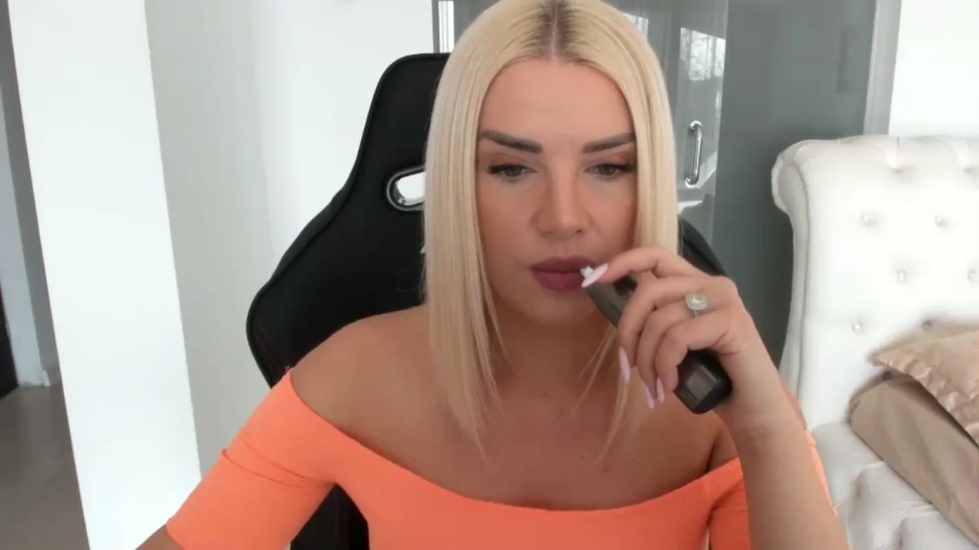 Gallery image thumbnail from Allesia_'s myfreecams stream on, 02/14/2025, 11:27 image 6 of 20