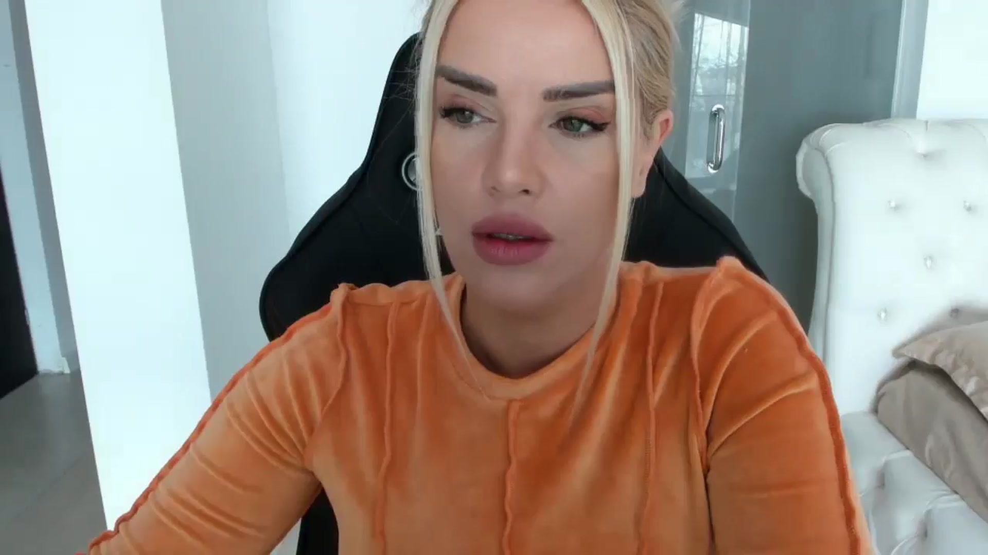 Gallery image thumbnail from Allesia_'s myfreecams stream on, 02/17/2025, 10:56 image 17 of 20