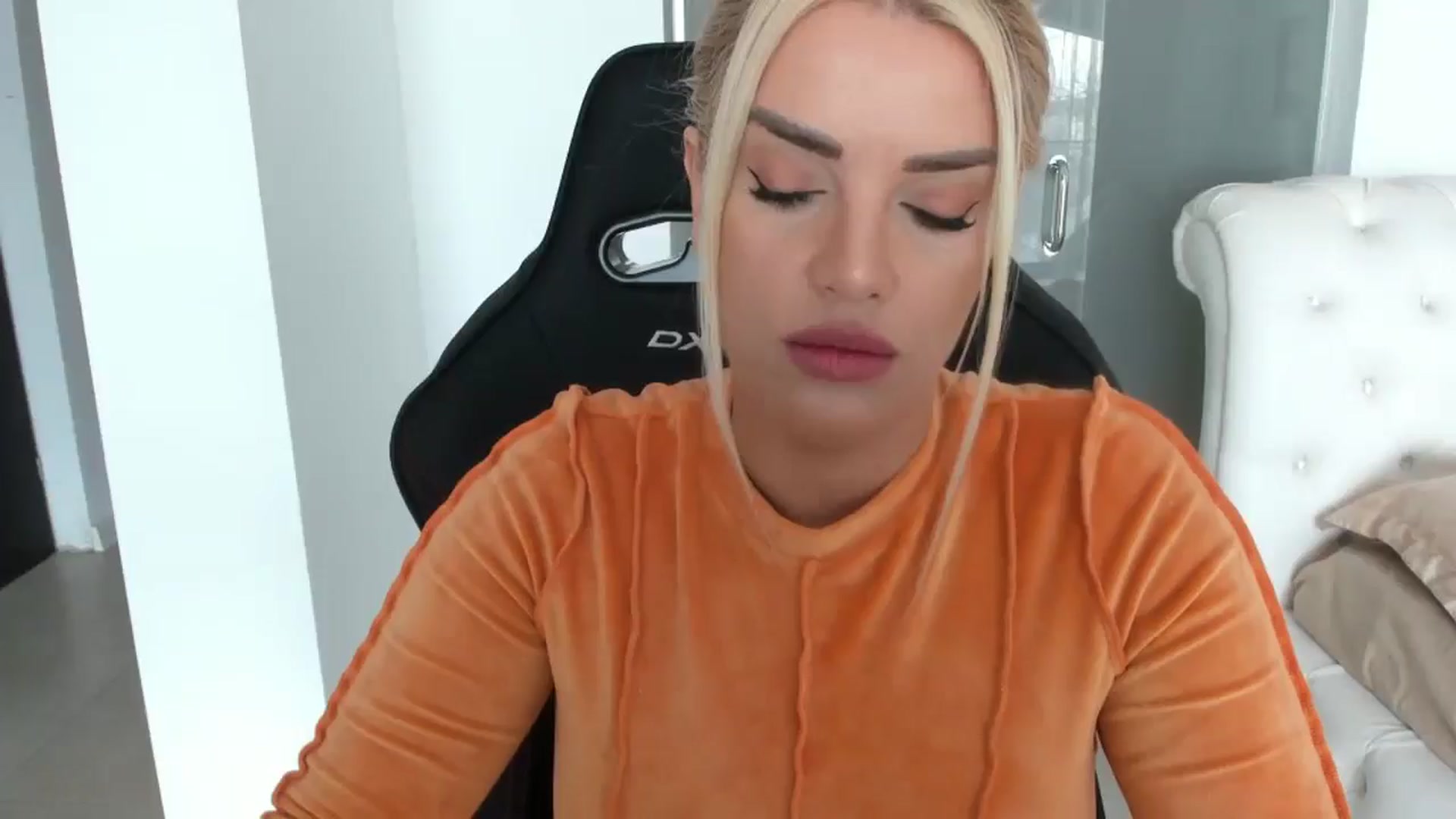 Gallery image thumbnail from Allesia_'s myfreecams stream on, 02/17/2025, 10:56 image 18 of 20
