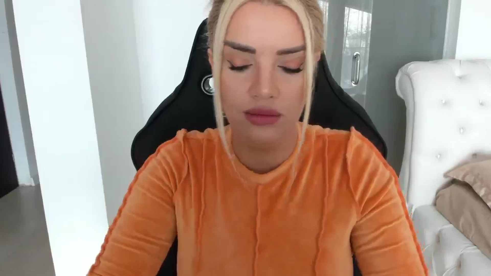 Gallery image thumbnail from Allesia_'s myfreecams stream on, 02/17/2025, 10:56 image 19 of 20