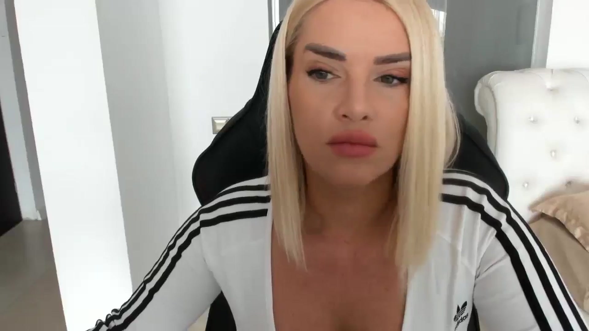 Gallery image thumbnail from Allesia_'s myfreecams stream on, 02/18/2025, 10:43 image 20 of 20