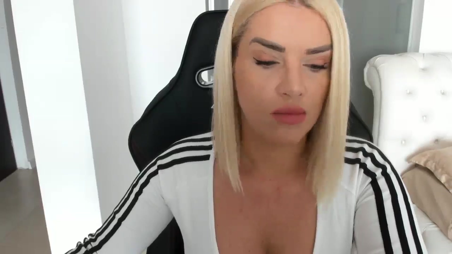 Gallery image thumbnail from Allesia_'s myfreecams stream on, 02/18/2025, 10:43 image 13 of 20