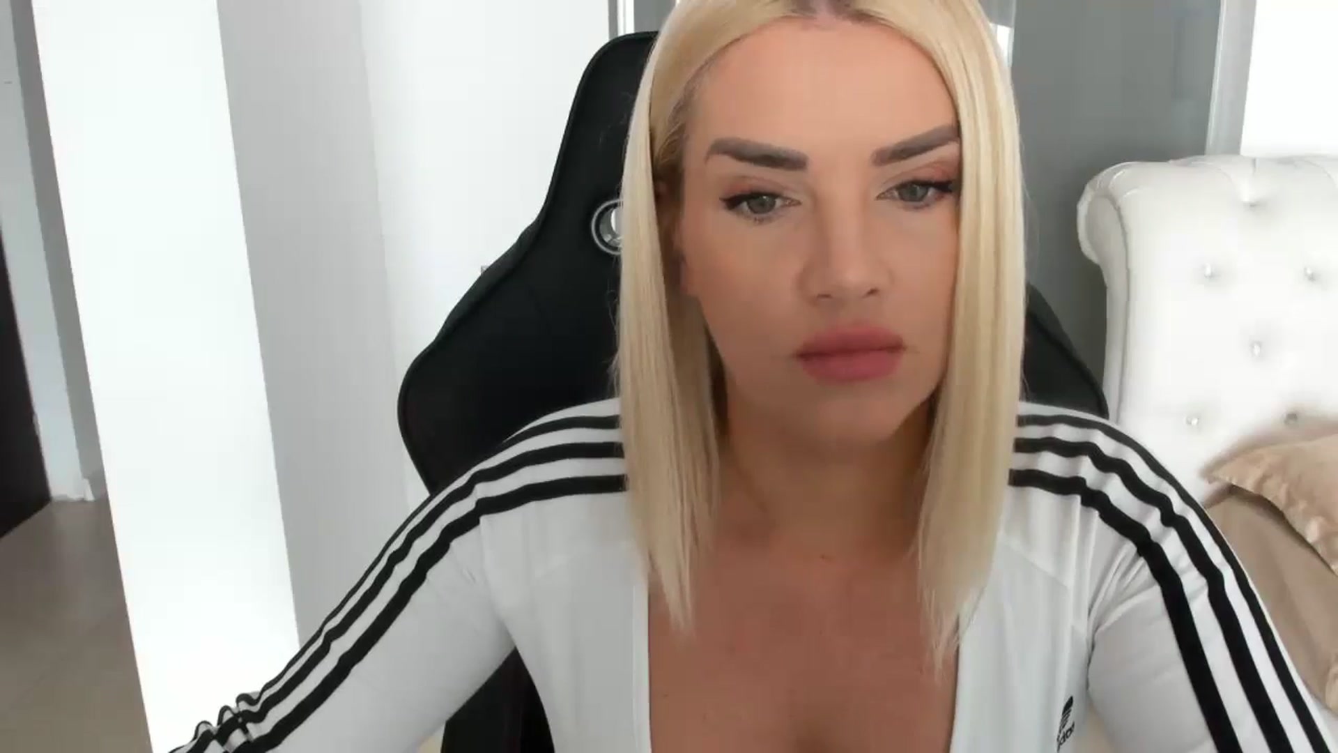 Gallery image thumbnail from Allesia_'s myfreecams stream on, 02/18/2025, 10:43 image 2 of 20