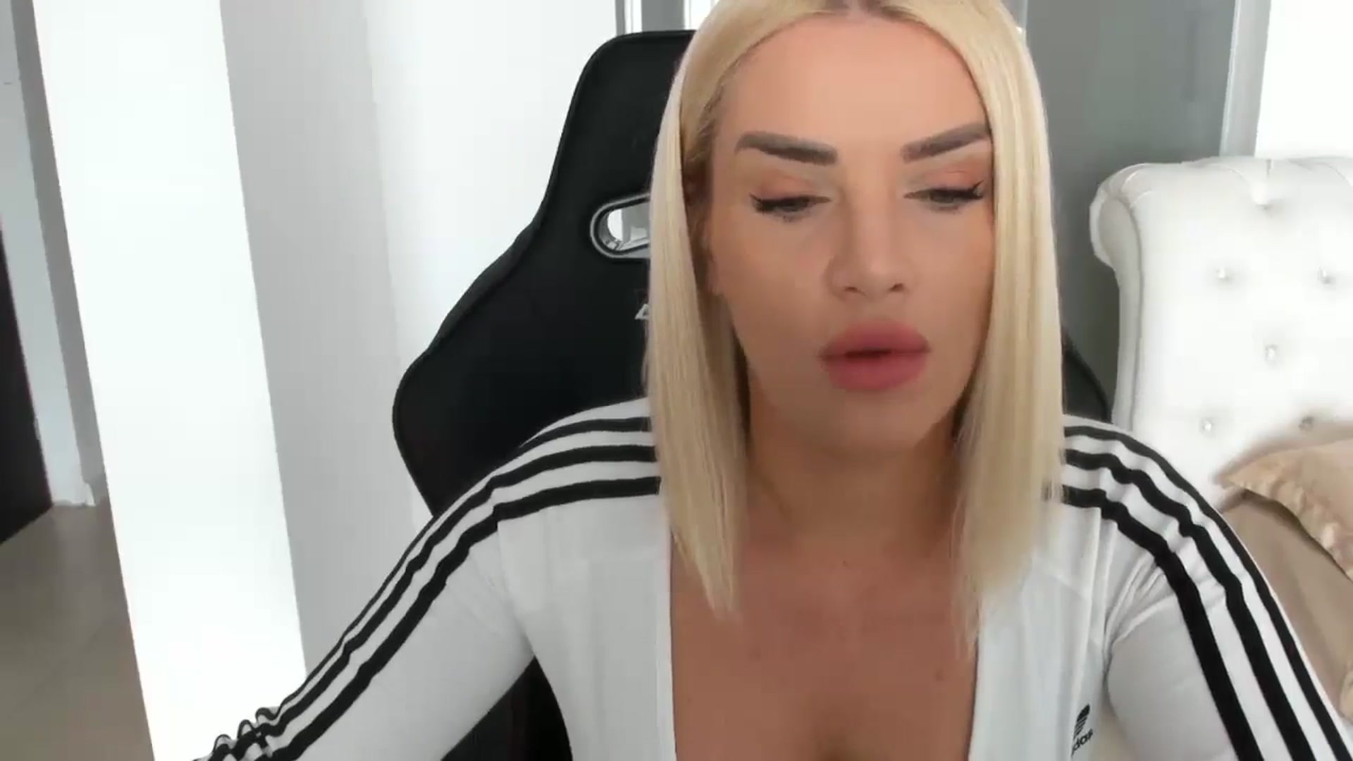 Gallery image thumbnail from Allesia_'s myfreecams stream on, 02/18/2025, 10:43 image 4 of 20