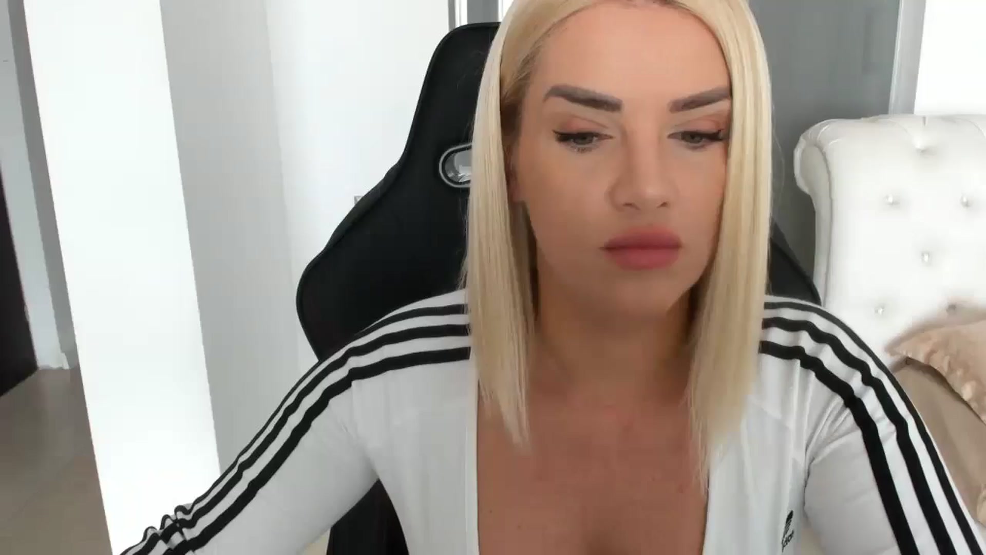 Gallery image thumbnail from Allesia_'s myfreecams stream on, 02/18/2025, 10:43 image 1 of 20