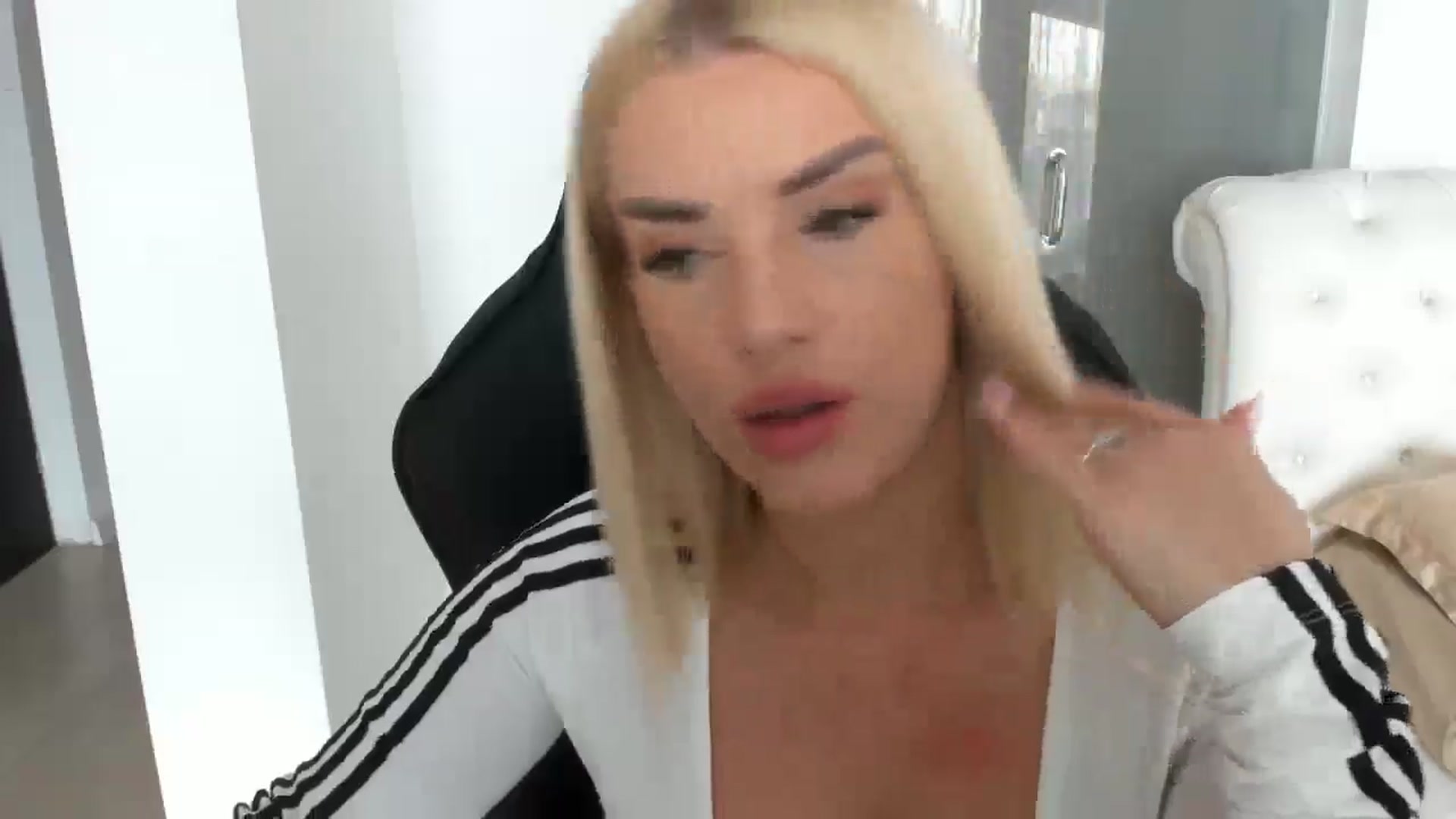 Gallery image thumbnail from Allesia_'s myfreecams stream on, 02/18/2025, 11:39 image 20 of 20