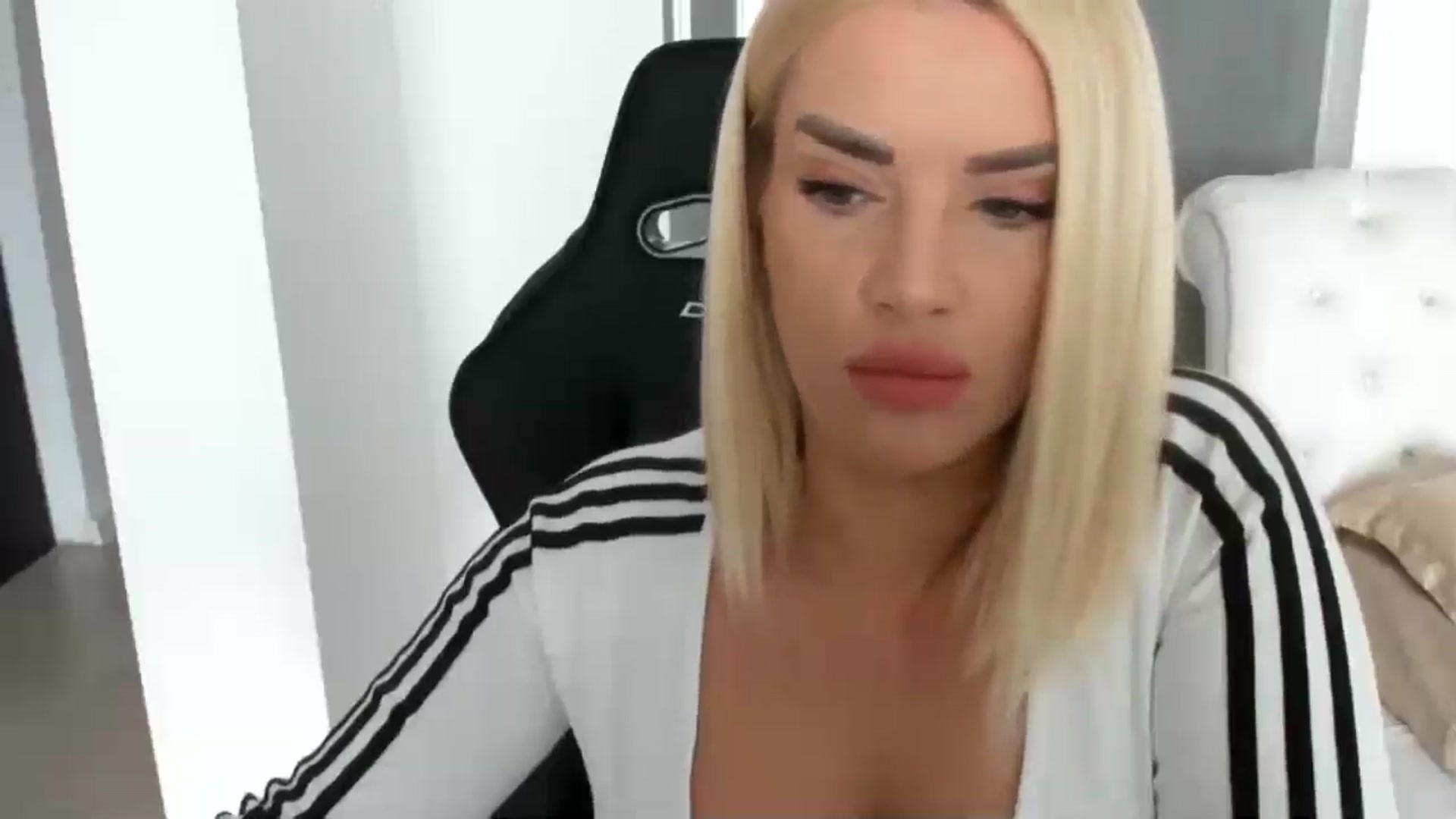 Gallery image thumbnail from Allesia_'s myfreecams stream on, 02/18/2025, 11:39 image 11 of 20