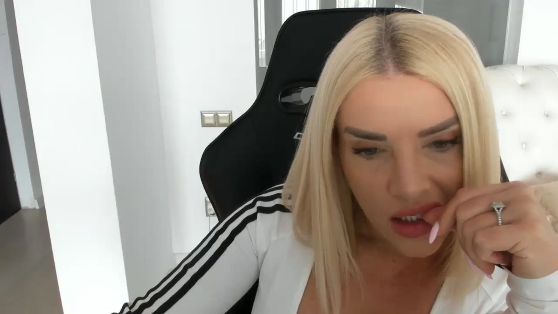 Gallery image thumbnail from Allesia_'s myfreecams stream on, 02/18/2025, 11:39 image 6 of 20