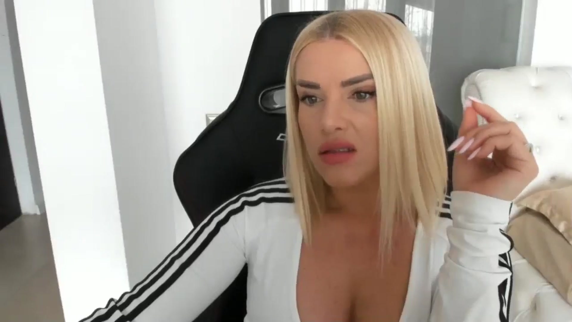 Gallery image thumbnail from Allesia_'s myfreecams stream on, 02/18/2025, 11:39 image 14 of 20