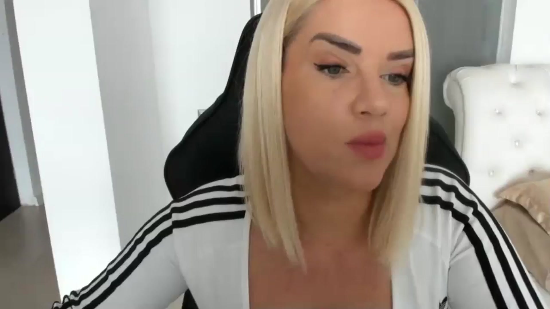 Gallery image thumbnail from Allesia_'s myfreecams stream on, 02/18/2025, 11:39 image 1 of 20