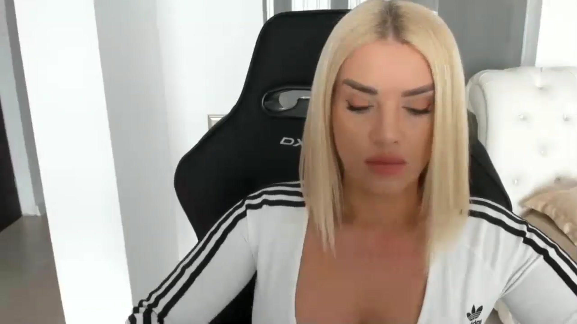 Gallery image thumbnail from Allesia_'s myfreecams stream on, 02/18/2025, 11:39 image 5 of 20