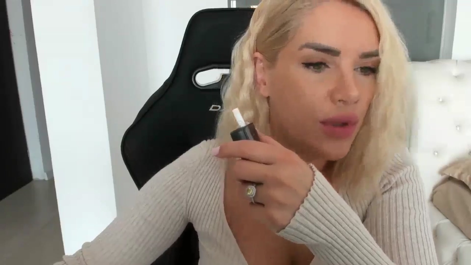 Gallery image thumbnail from Allesia_'s myfreecams stream on, 02/19/2025, 11:16 image 14 of 20