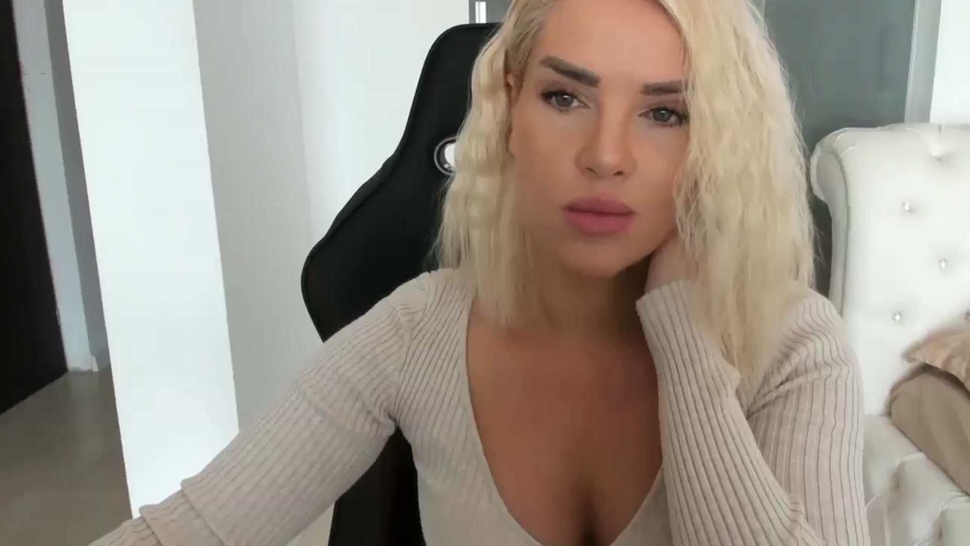 Gallery image thumbnail from Allesia_'s myfreecams stream on, 02/19/2025, 11:16 image 2 of 20