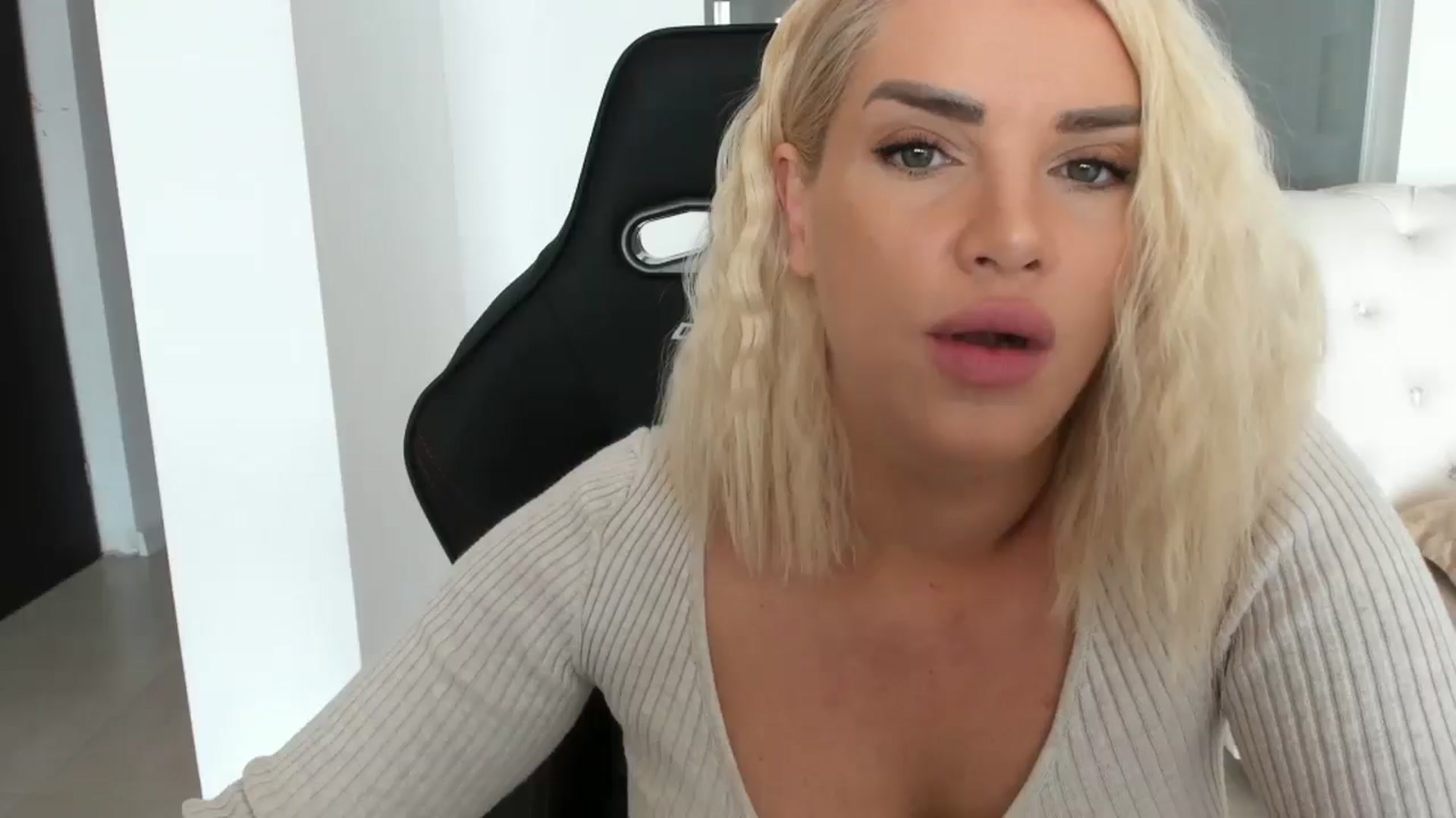 Gallery image thumbnail from Allesia_'s myfreecams stream on, 02/19/2025, 11:16 image 13 of 20