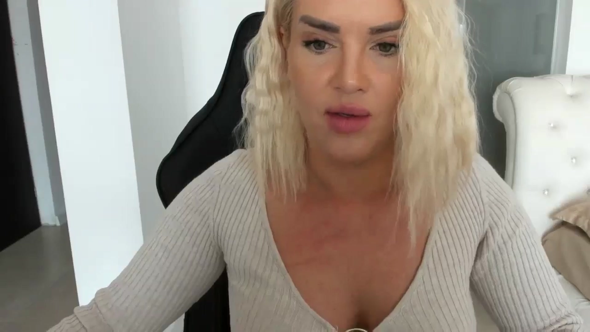 Gallery image thumbnail from Allesia_'s myfreecams stream on, 02/19/2025, 11:36 image 19 of 20