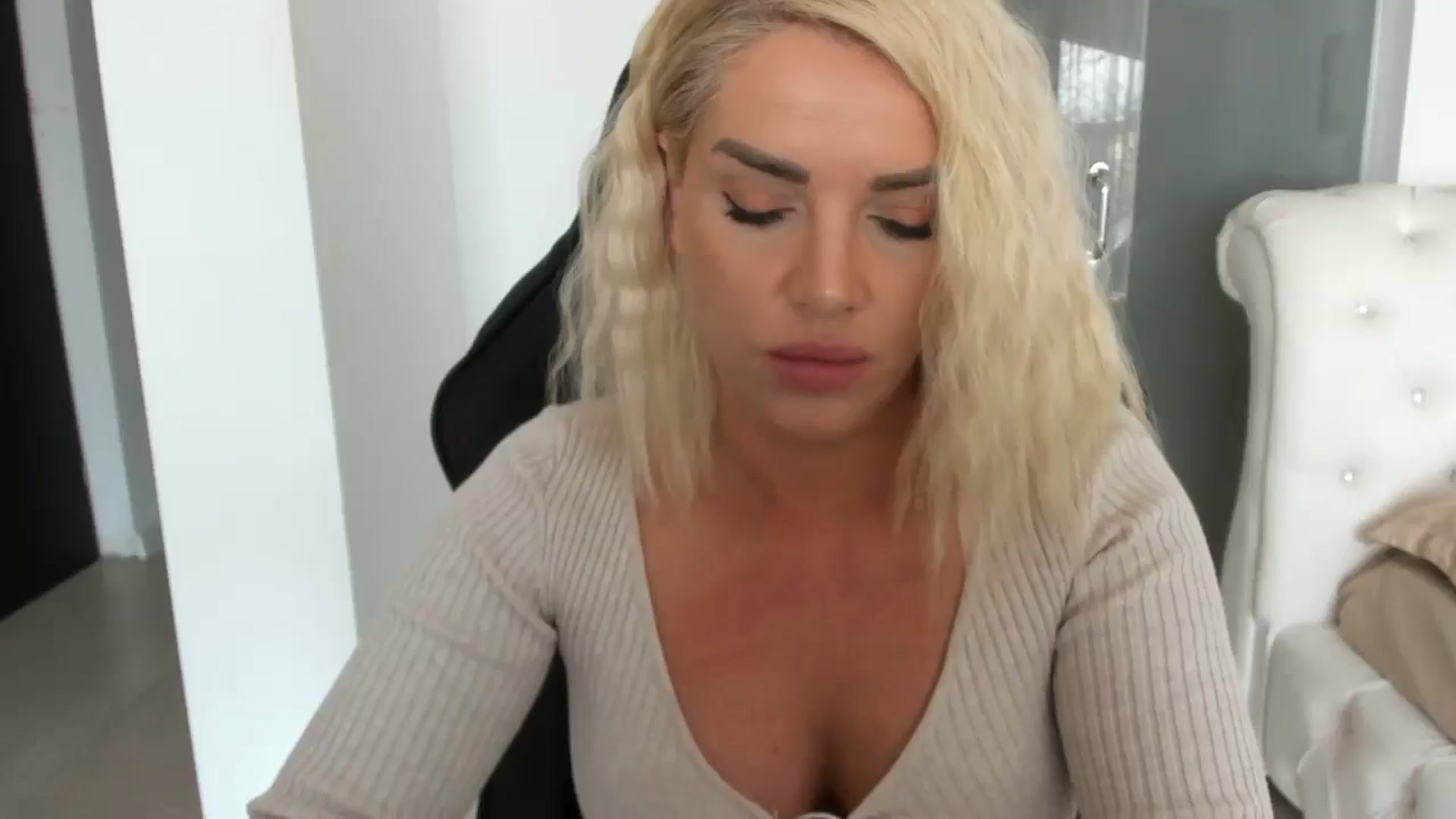 Gallery image thumbnail from Allesia_'s myfreecams stream on, 02/19/2025, 11:36 image 13 of 20