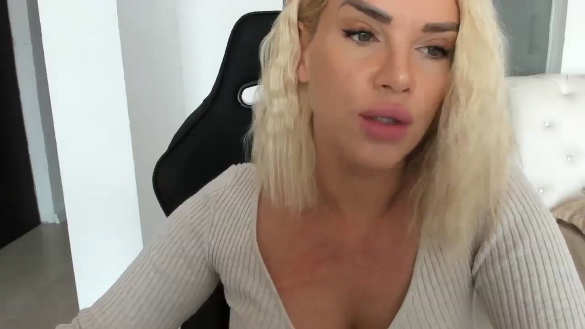 Gallery image thumbnail from Allesia_'s myfreecams stream on, 02/19/2025, 11:36 image 20 of 20