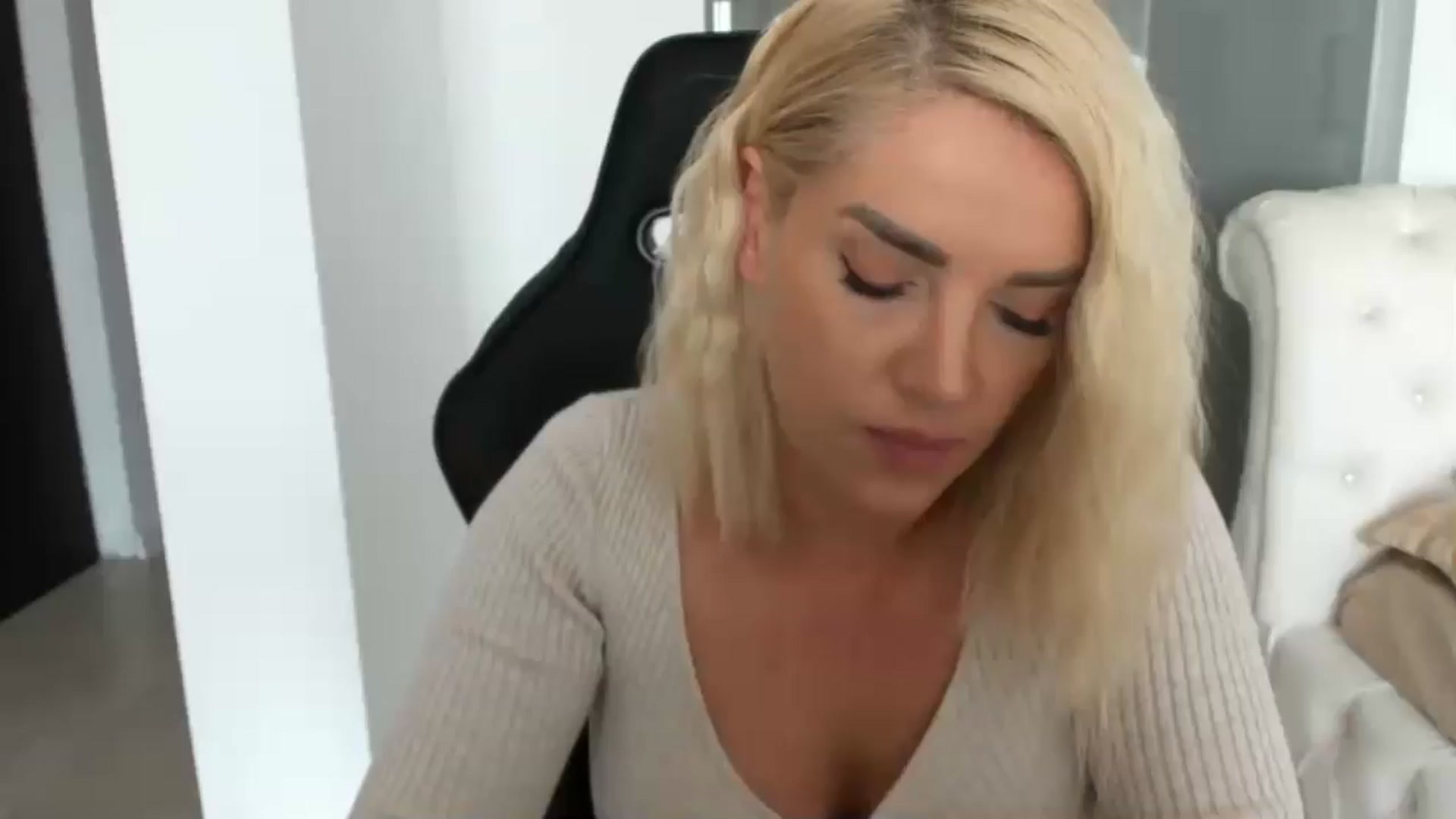 Gallery image thumbnail from Allesia_'s myfreecams stream on, 02/19/2025, 11:36 image 7 of 20