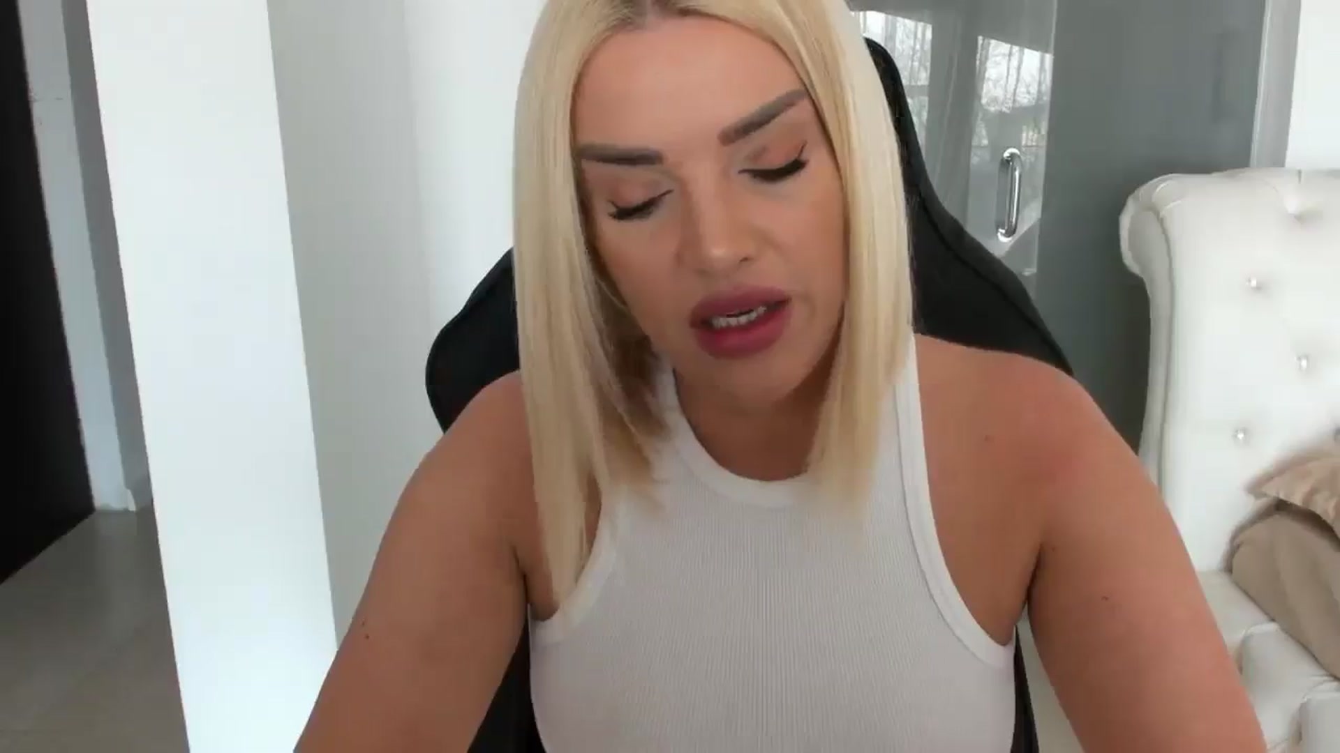 Gallery image thumbnail from Allesia_'s myfreecams stream on, 02/22/2025, 11:27 image 15 of 20