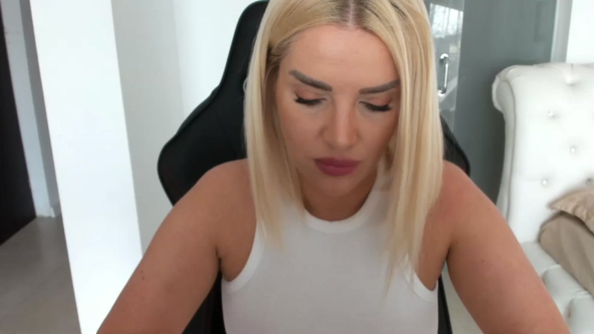 Gallery image thumbnail from Allesia_'s myfreecams stream on, 02/22/2025, 11:27 image 19 of 20