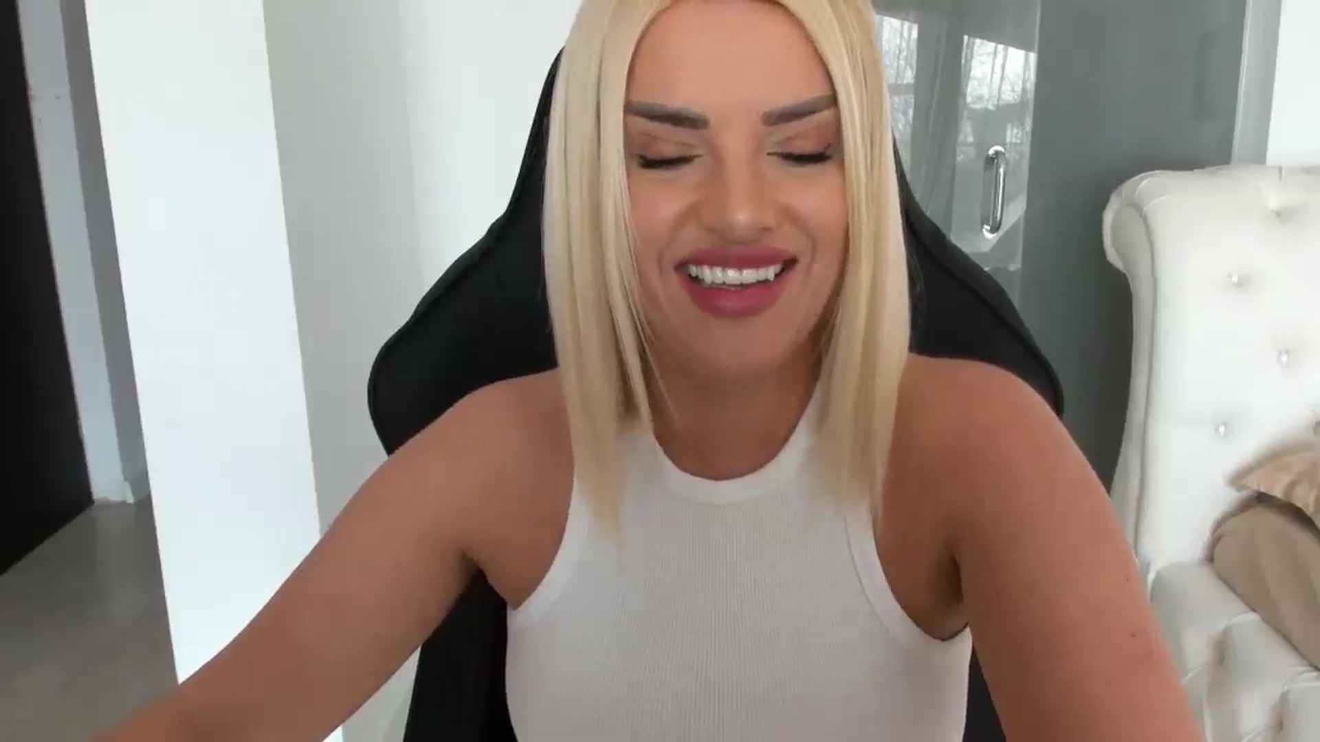 Gallery image thumbnail from Allesia_'s myfreecams stream on, 02/22/2025, 11:27 image 18 of 20