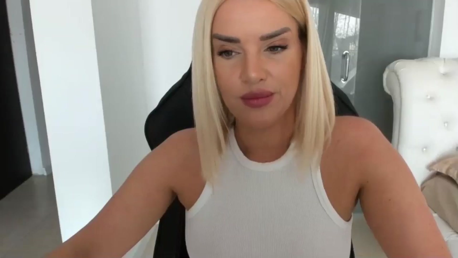 Gallery image thumbnail from Allesia_'s myfreecams stream on, 02/22/2025, 11:27 image 16 of 20