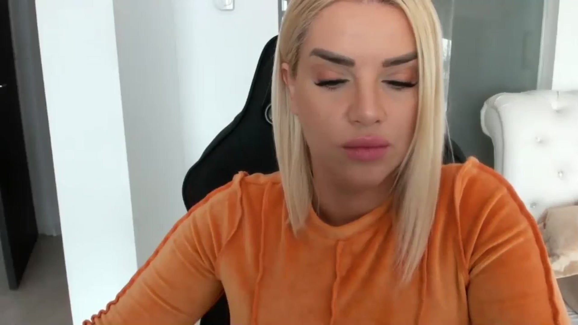 Gallery image thumbnail from Allesia_'s myfreecams stream on, 02/26/2025, 11:07 image 14 of 20