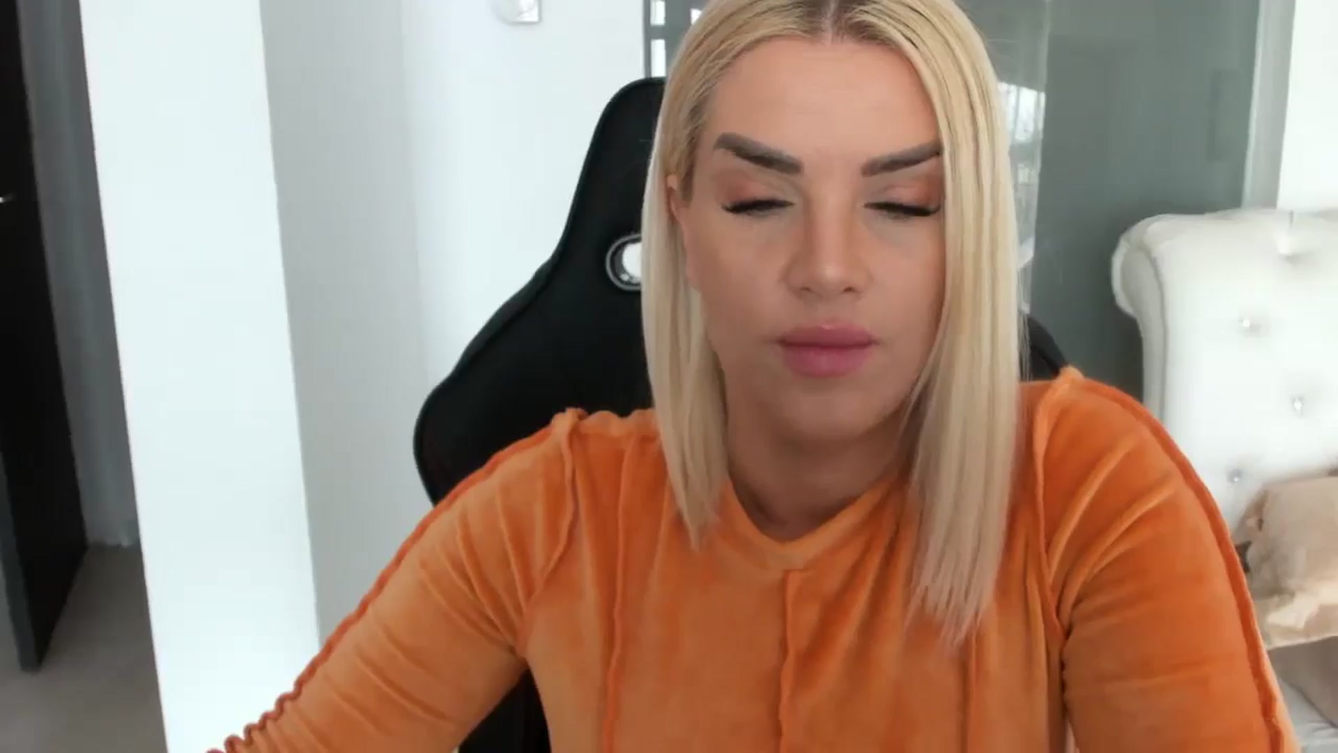 Gallery image thumbnail from Allesia_'s myfreecams stream on, 02/26/2025, 11:07 image 18 of 20
