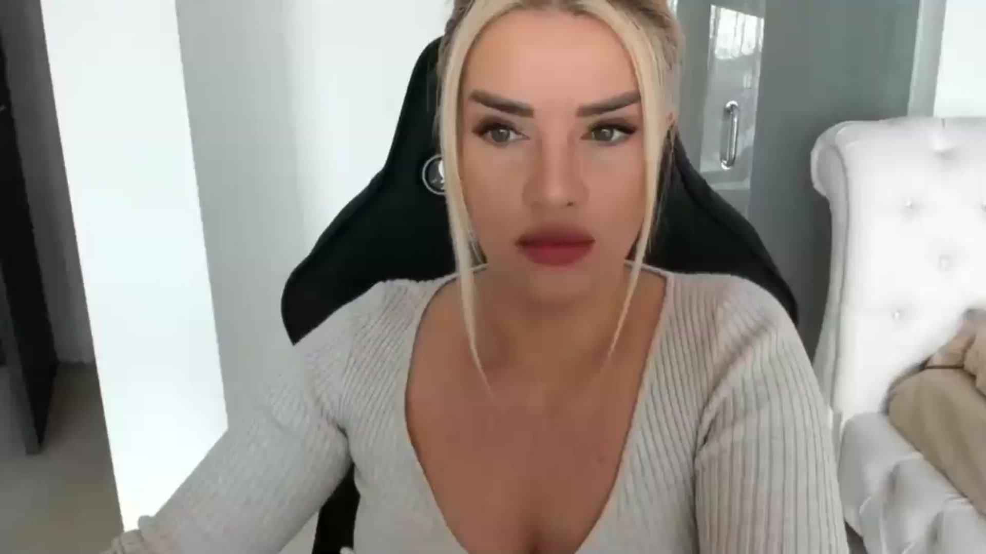 Gallery image thumbnail from Allesia_'s myfreecams stream on, 02/28/2025, 11:04 image 1 of 20