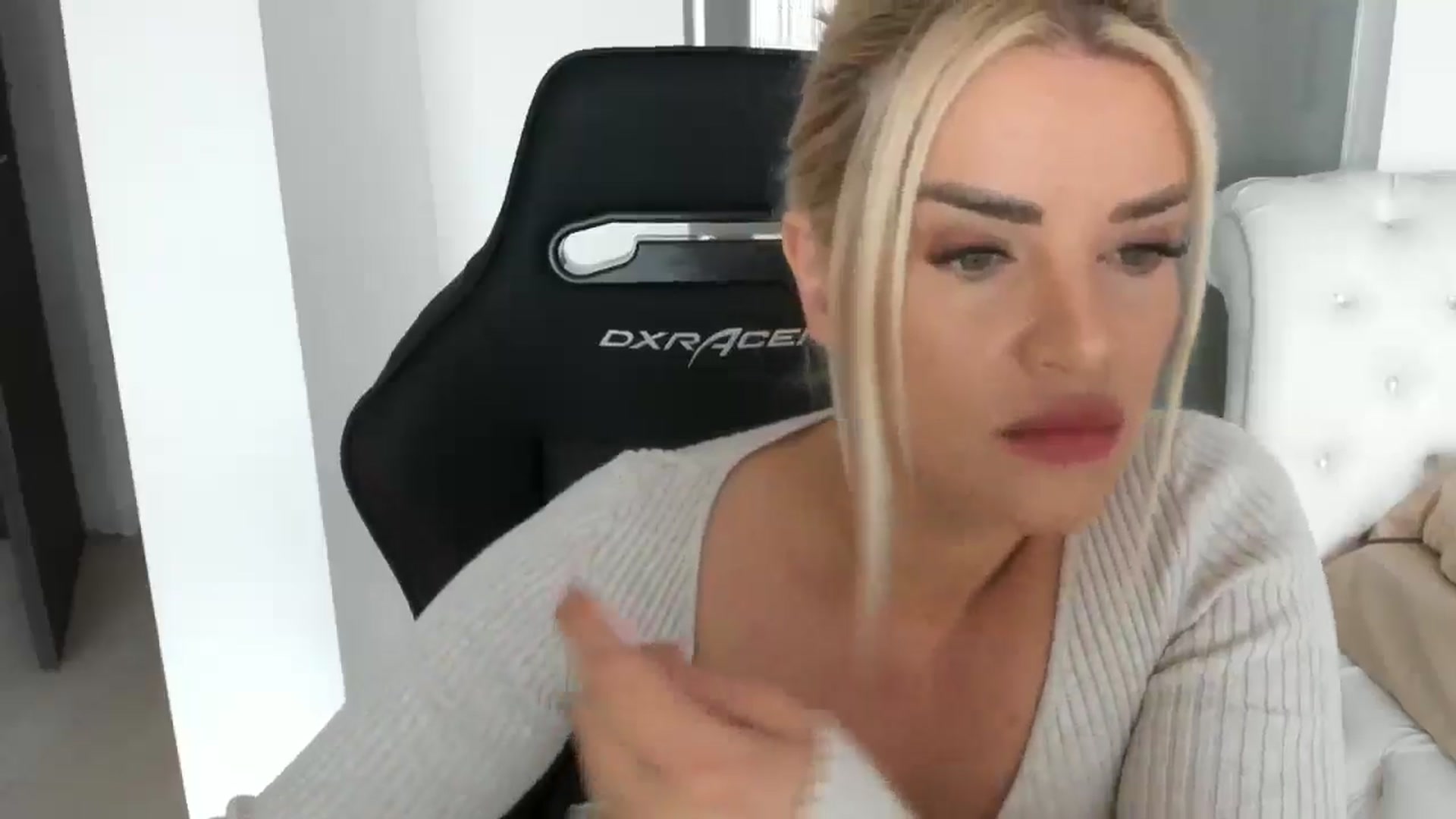 Gallery image thumbnail from Allesia_'s myfreecams stream on, 02/28/2025, 11:04 image 18 of 20