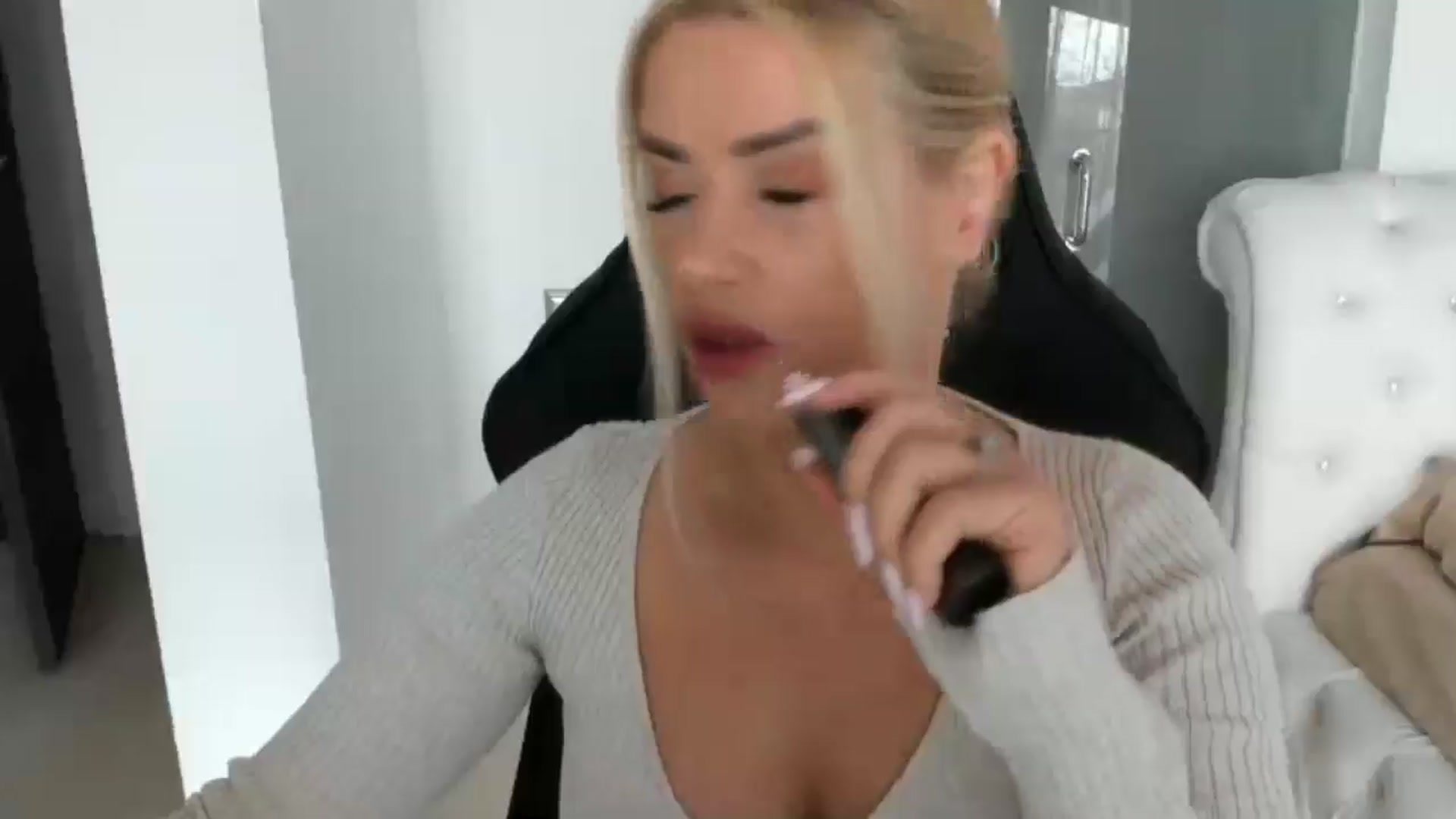 Gallery image thumbnail from Allesia_'s myfreecams stream on, 02/28/2025, 11:04 image 5 of 20