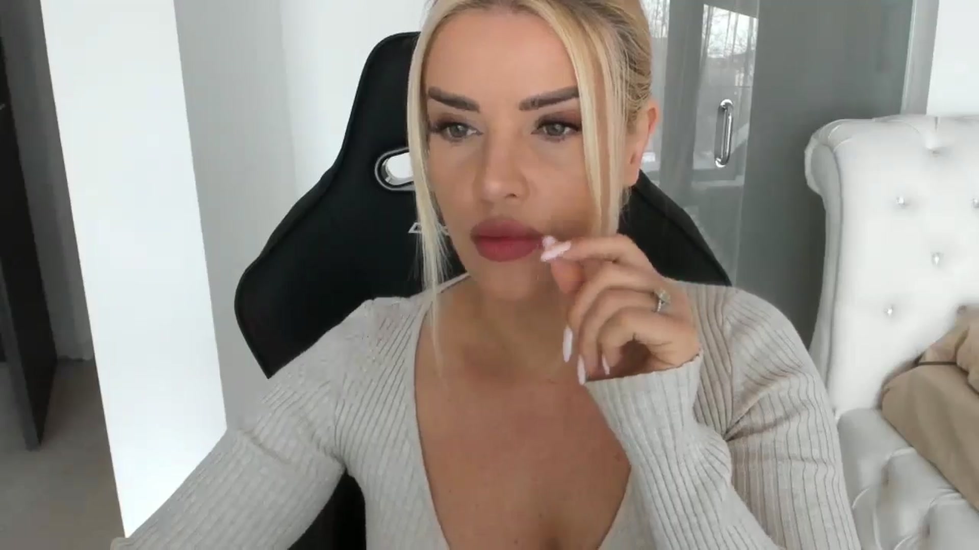 Gallery image thumbnail from Allesia_'s myfreecams stream on, 02/28/2025, 11:04 image 12 of 20