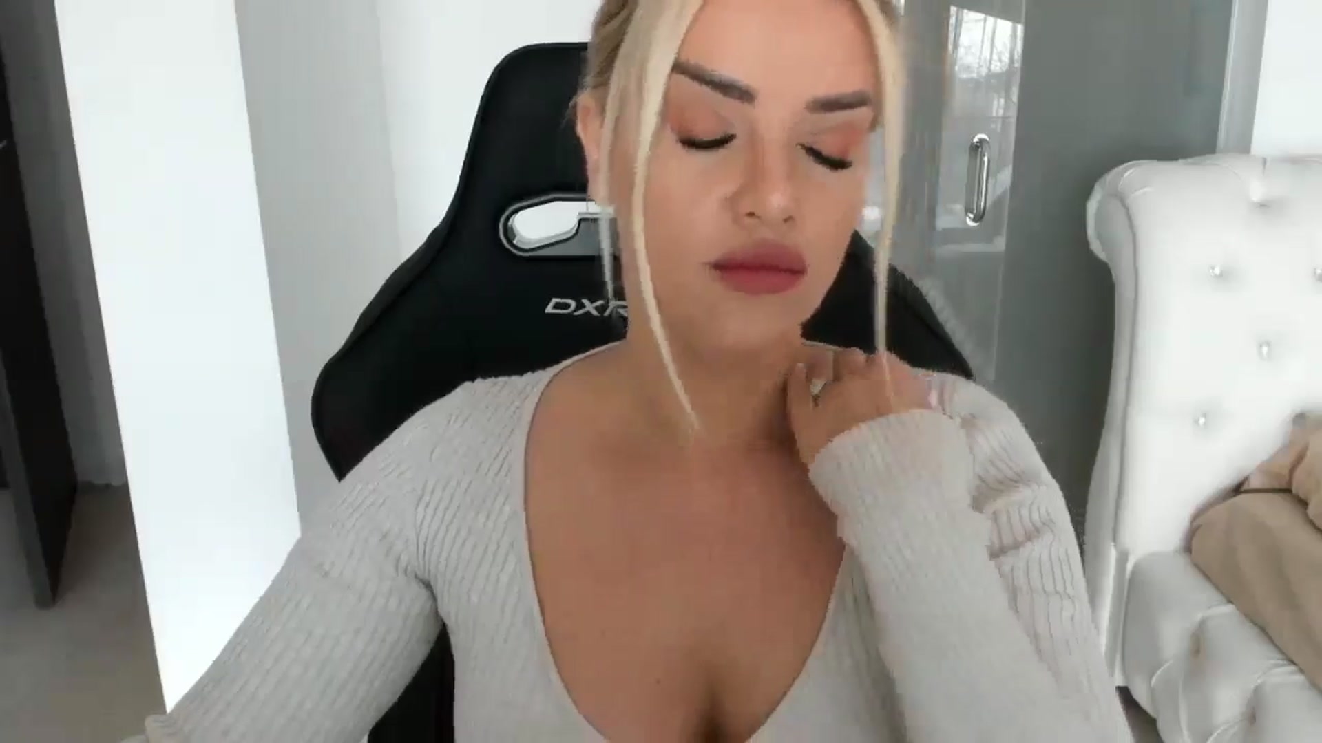 Gallery image thumbnail from Allesia_'s myfreecams stream on, 02/28/2025, 11:04 image 19 of 20