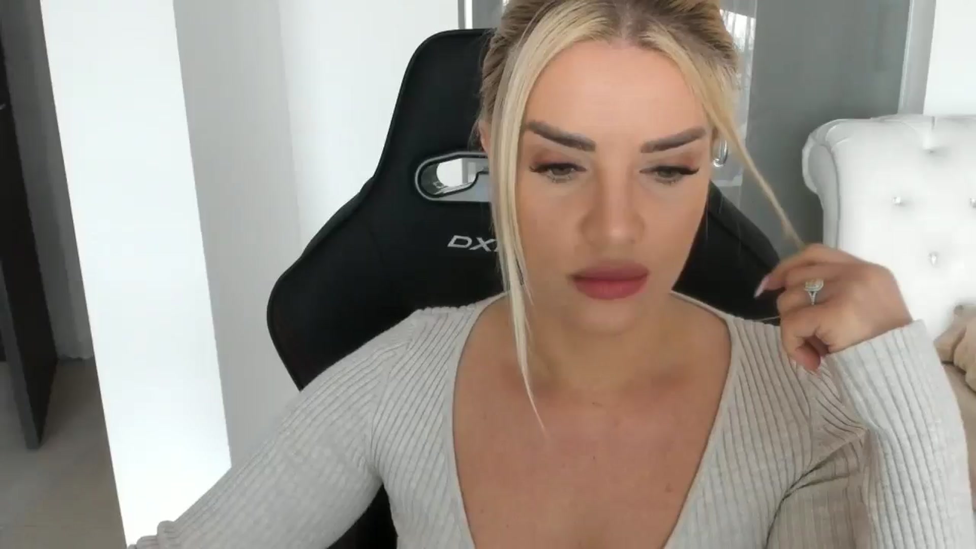 Gallery image thumbnail from Allesia_'s myfreecams stream on, 02/28/2025, 11:04 image 15 of 20