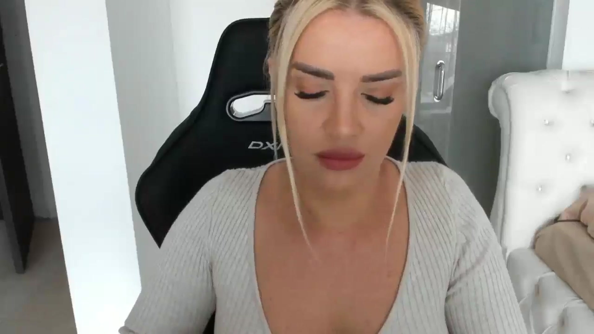 Gallery image thumbnail from Allesia_'s myfreecams stream on, 02/28/2025, 11:04 image 20 of 20
