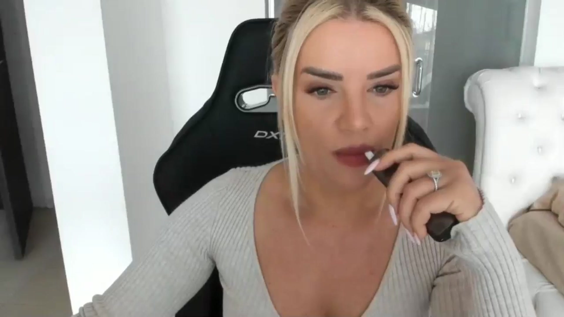 Gallery image thumbnail from Allesia_'s myfreecams stream on, 02/28/2025, 11:04 image 3 of 20