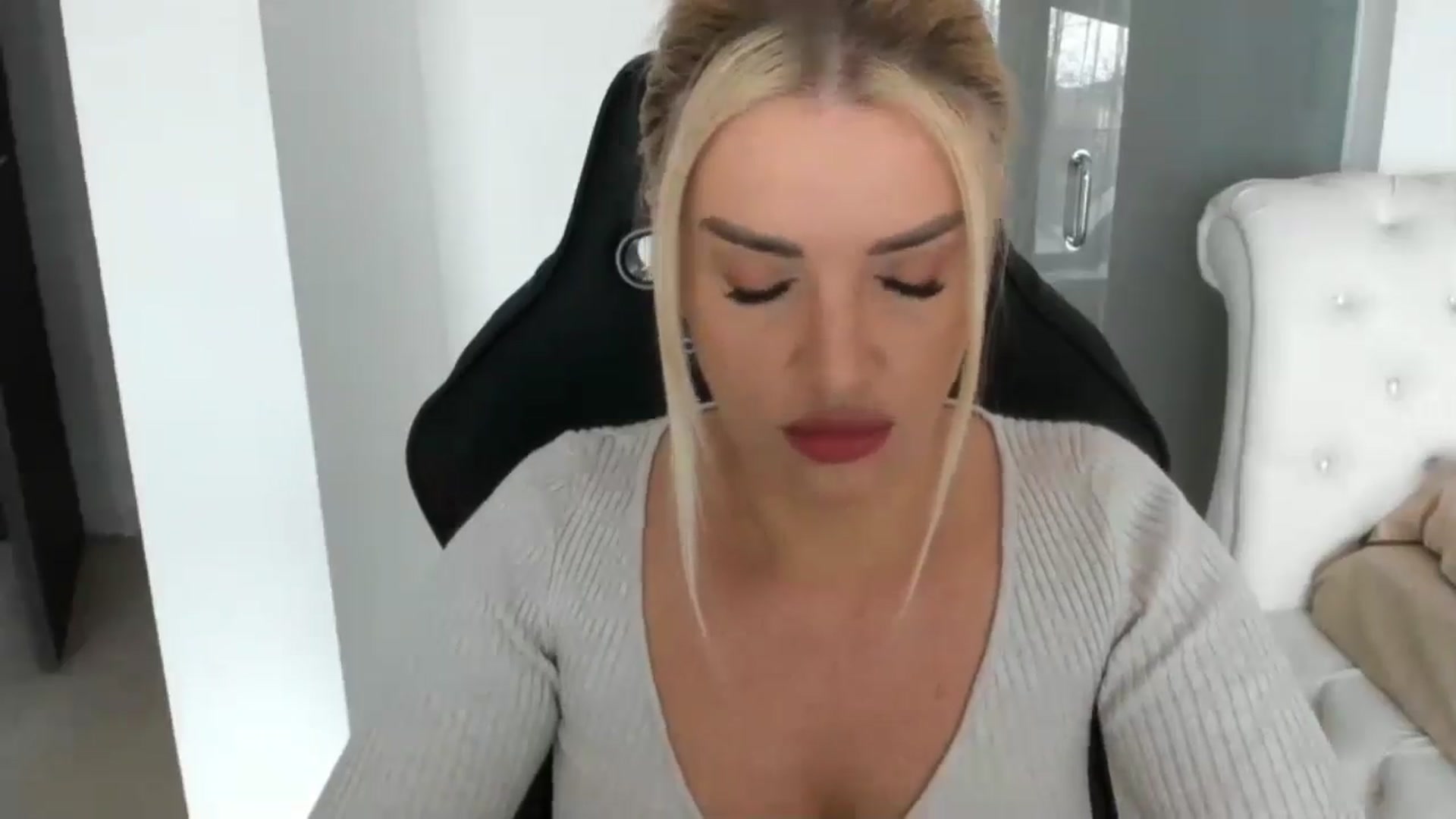 Gallery image thumbnail from Allesia_'s myfreecams stream on, 02/28/2025, 11:04 image 2 of 20