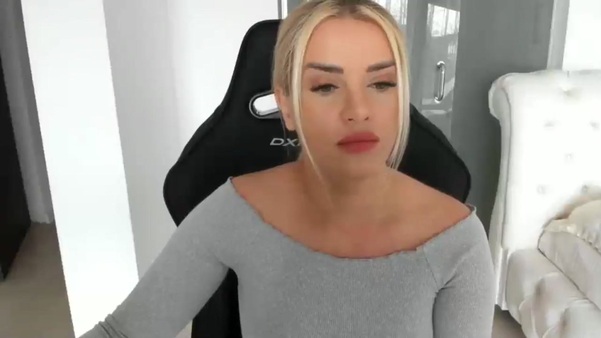 Gallery image thumbnail from Allesia_'s myfreecams stream on, 03/03/2025, 11:48 image 17 of 20
