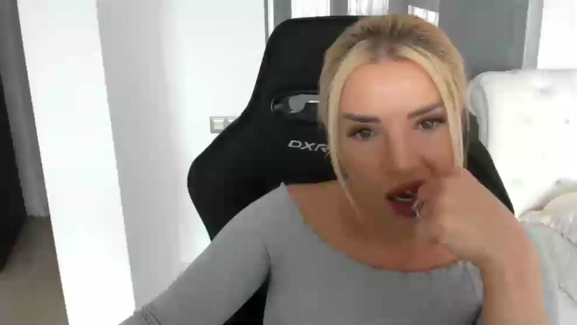 Gallery image thumbnail from Allesia_'s myfreecams stream on, 03/03/2025, 11:48 image 15 of 20
