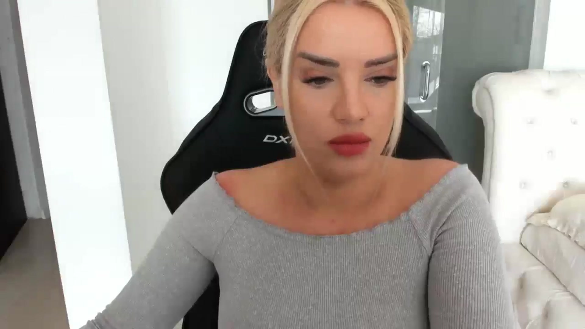 Gallery image thumbnail from Allesia_'s myfreecams stream on, 03/03/2025, 11:48 image 2 of 20