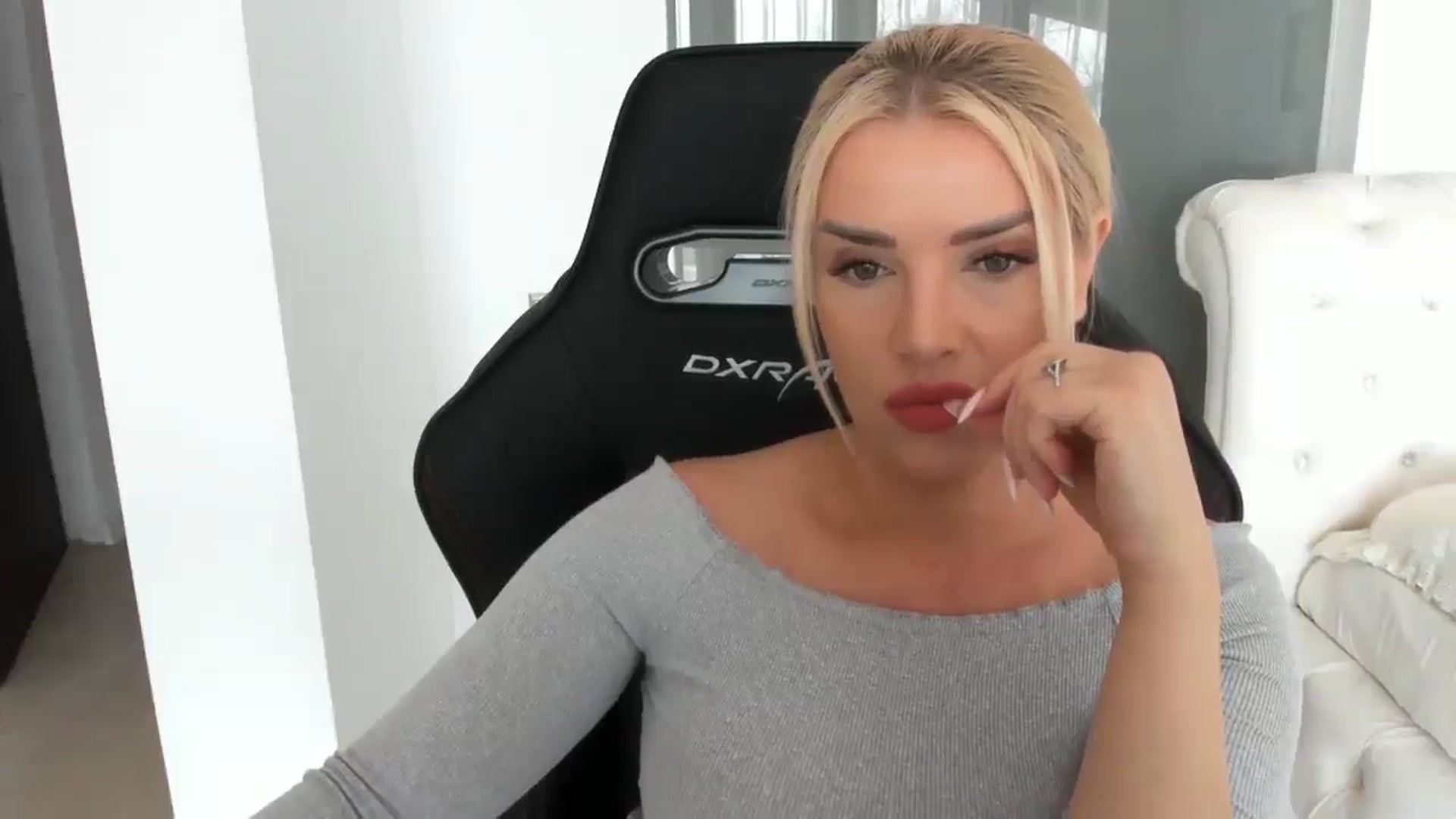Gallery image thumbnail from Allesia_'s myfreecams stream on, 03/03/2025, 11:48 image 13 of 20