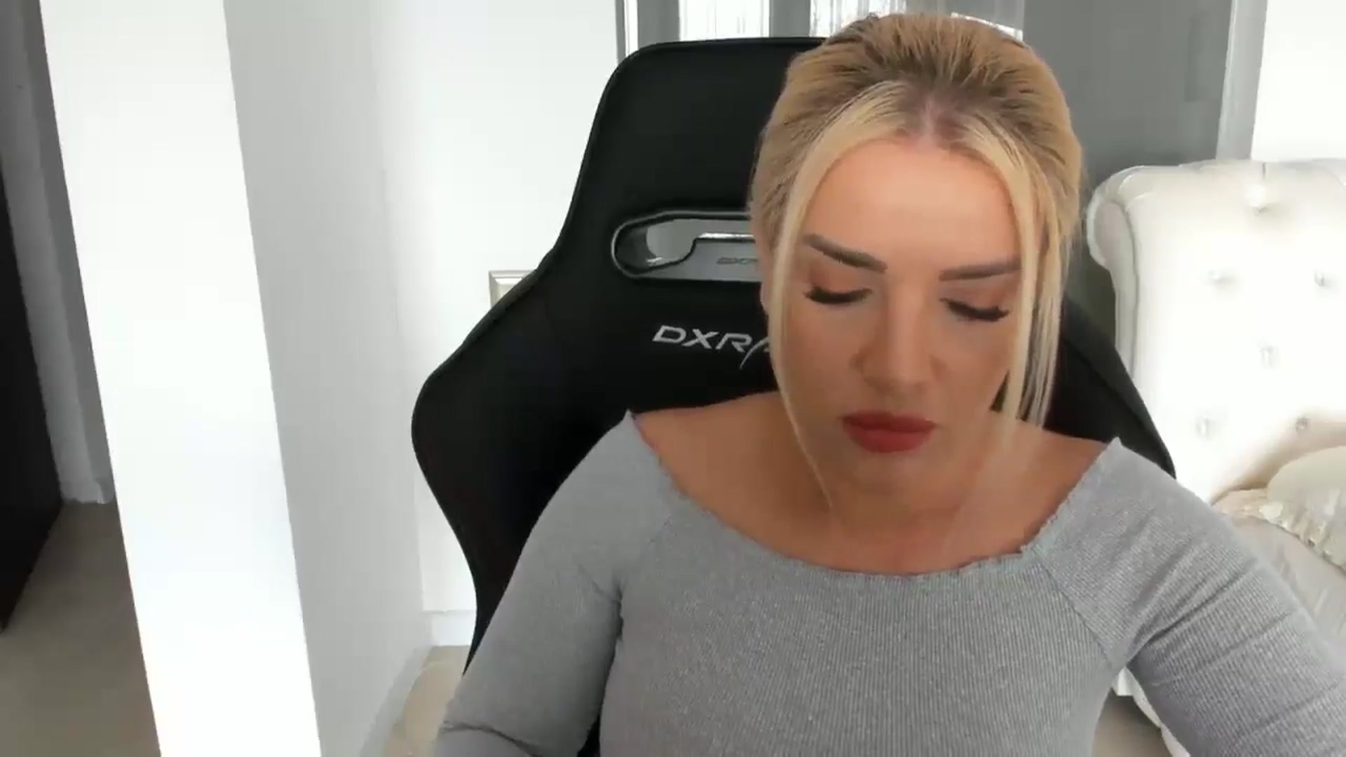 Gallery image thumbnail from Allesia_'s myfreecams stream on, 03/03/2025, 11:48 image 11 of 20