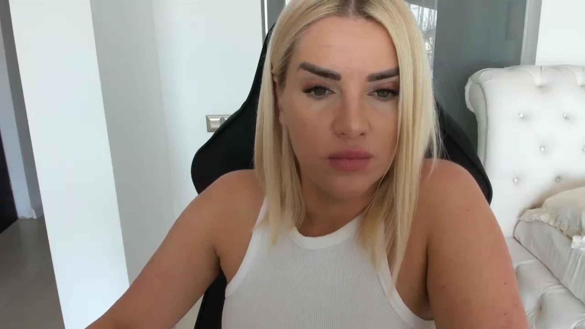 Gallery image thumbnail from Allesia_'s myfreecams stream on, 03/04/2025, 11:53 image 19 of 20