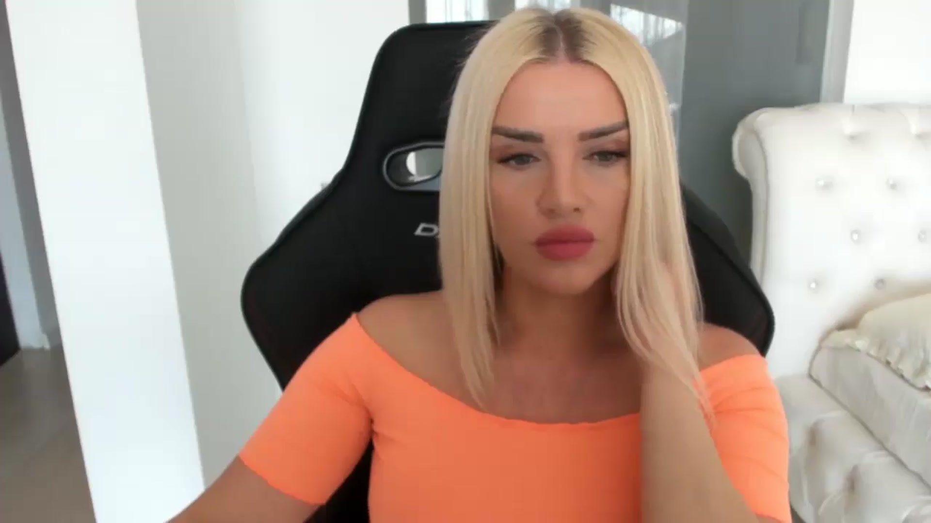 Gallery image thumbnail from Allesia_'s myfreecams stream on, 03/07/2025, 11:15 image 16 of 20