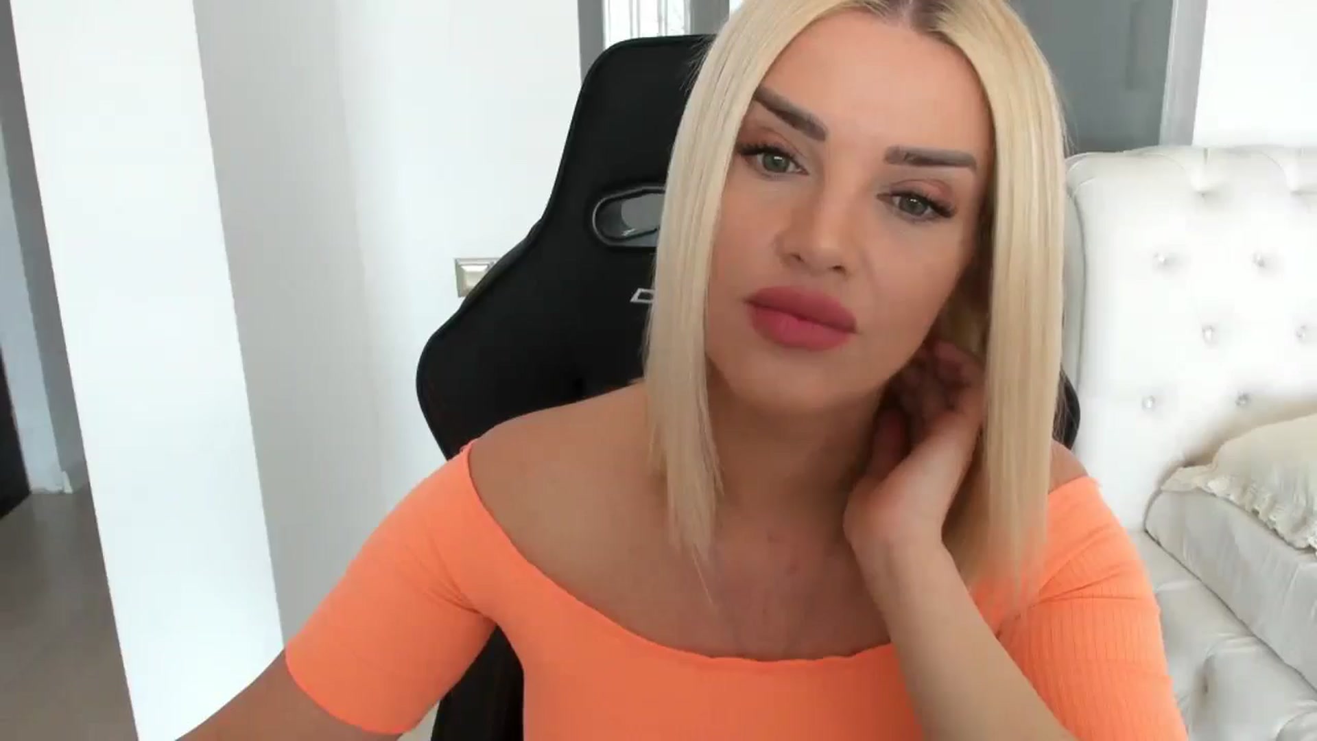 Gallery image thumbnail from Allesia_'s myfreecams stream on, 03/07/2025, 11:15 image 18 of 20
