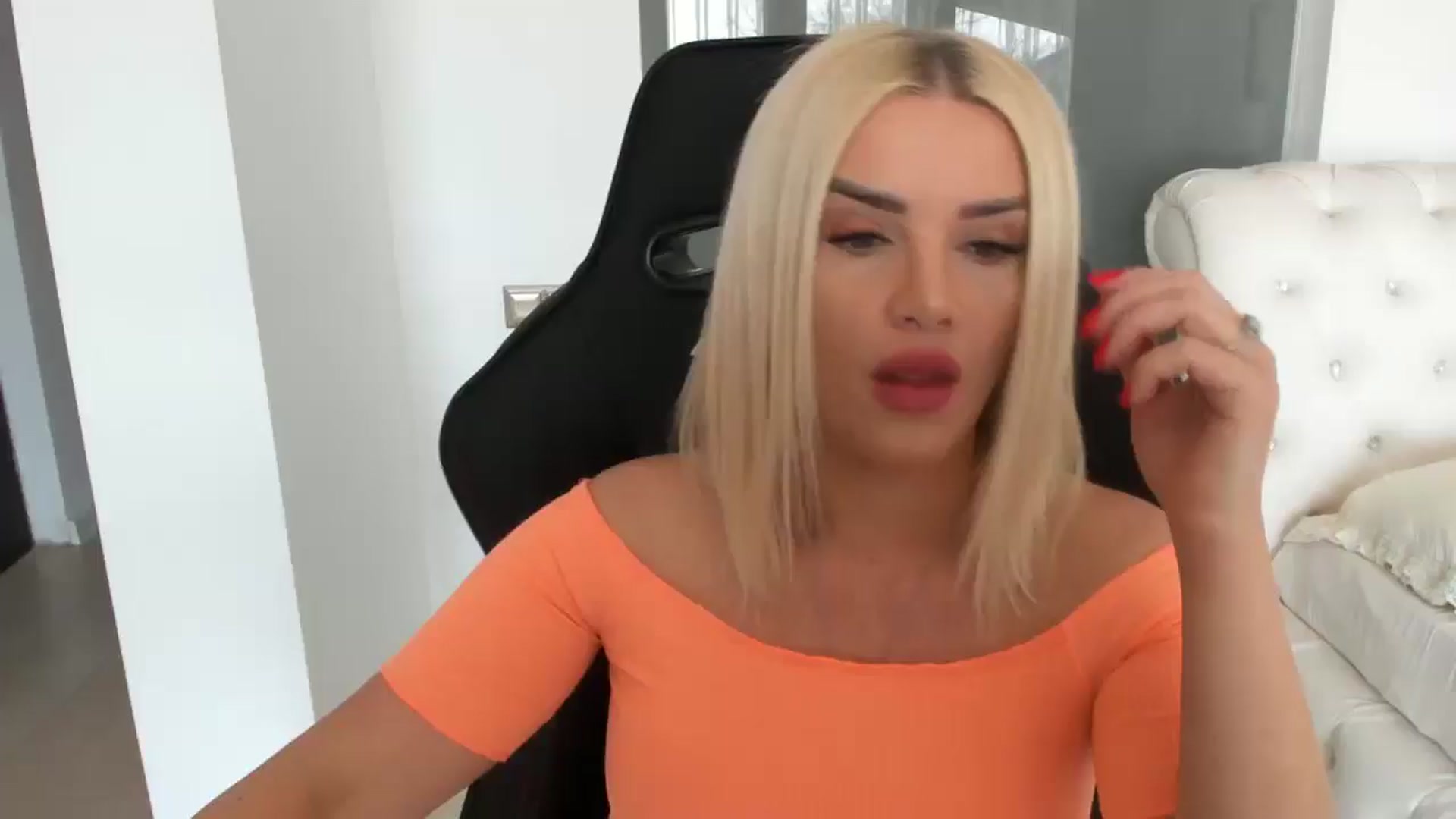 Gallery image thumbnail from Allesia_'s myfreecams stream on, 03/07/2025, 11:15 image 9 of 20