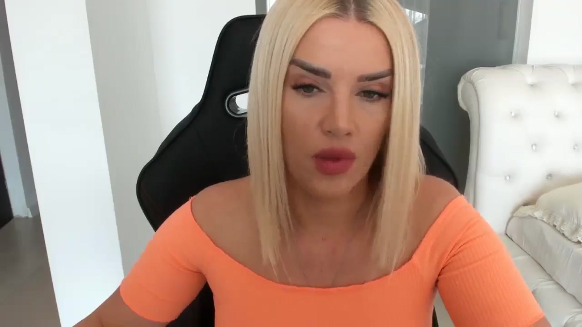 Gallery image thumbnail from Allesia_'s myfreecams stream on, 03/07/2025, 11:15 image 10 of 20