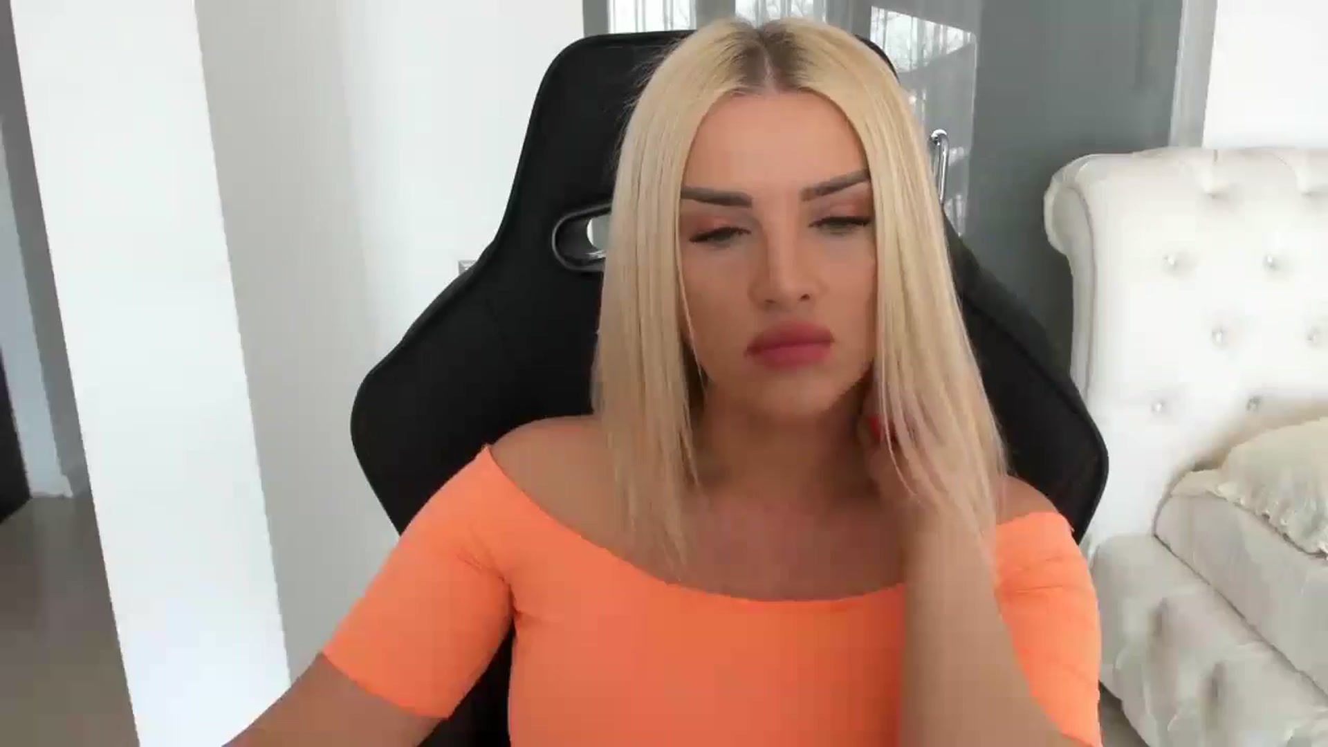 Gallery image thumbnail from Allesia_'s myfreecams stream on, 03/07/2025, 11:15 image 17 of 20