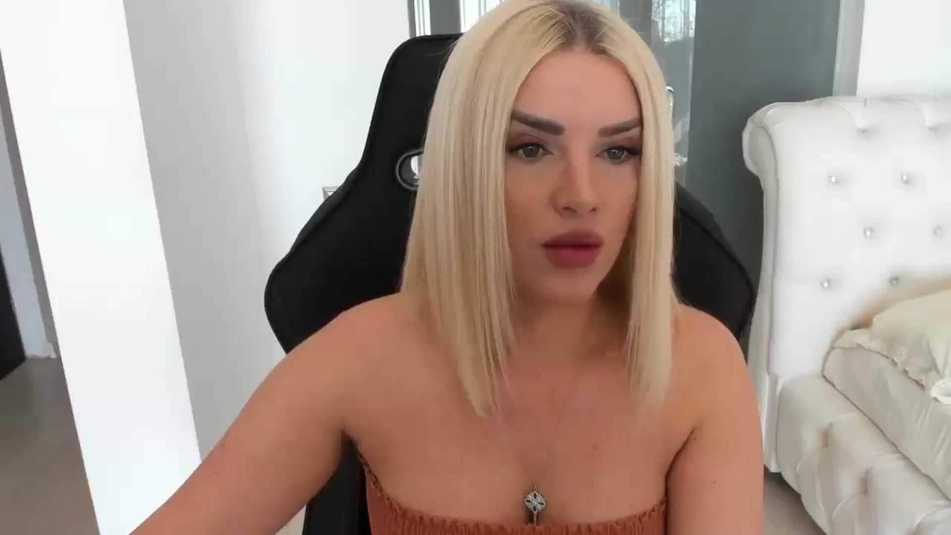 Gallery image thumbnail from Allesia_'s myfreecams stream on, 03/08/2025, 09:28 image 8 of 20