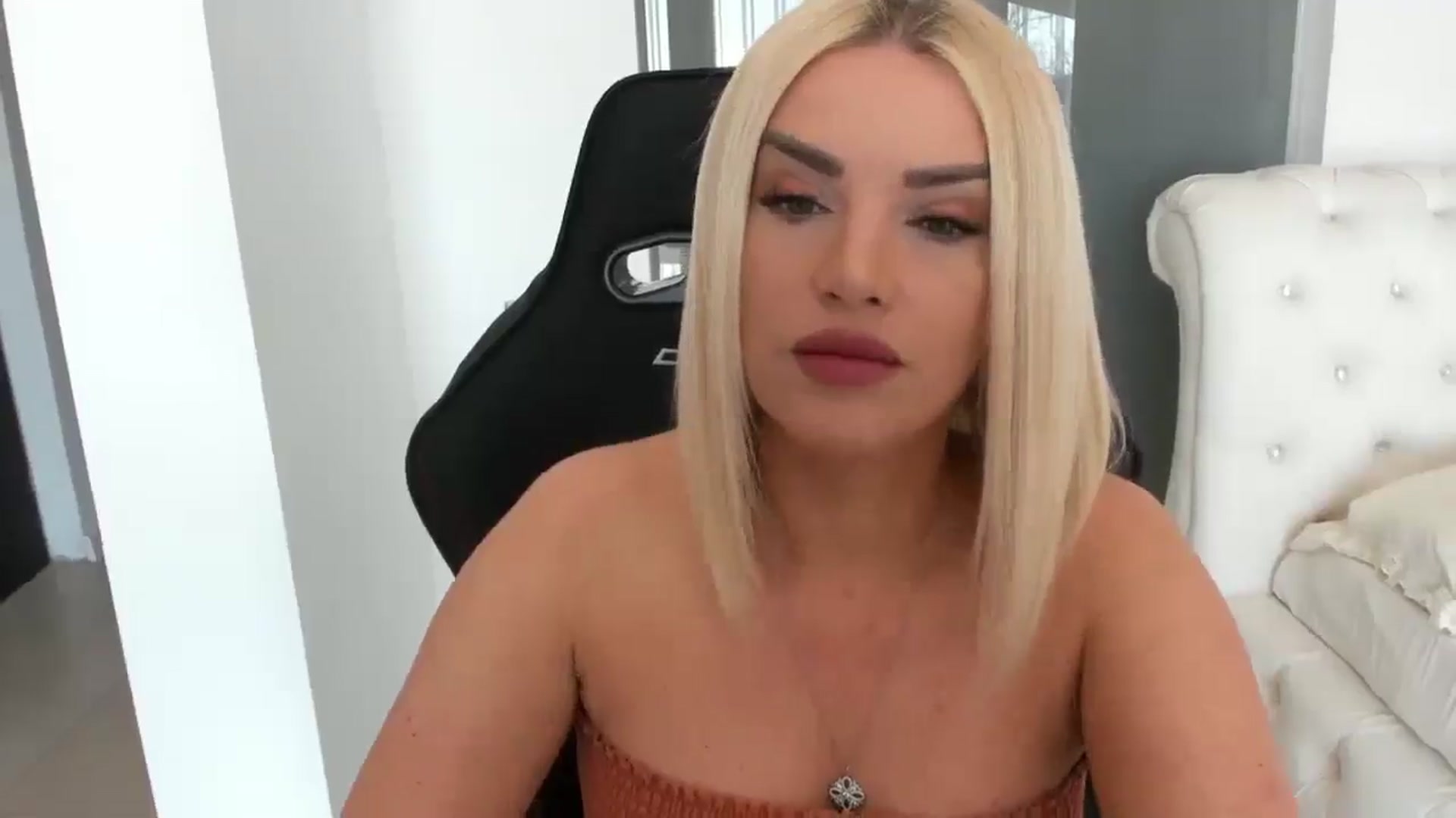Gallery image thumbnail from Allesia_'s myfreecams stream on, 03/08/2025, 09:28 image 4 of 20